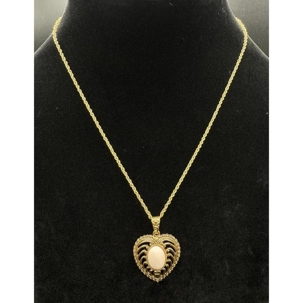 1928 Gold Tone Scrolled Heart Pendant‎ Pale Pink Cabochon 18 Rope Chain Necklace